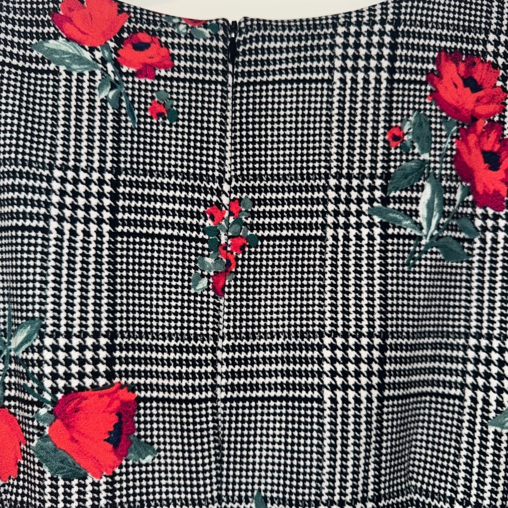 Karl Lagerfeld Paris Sleeveless Plaid Floral Dress - Picture 4 of 5